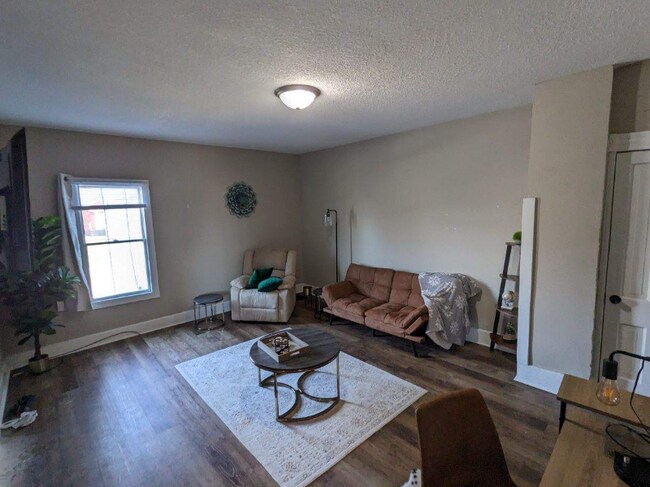 Foto del edificio - 902-904 W Locust St