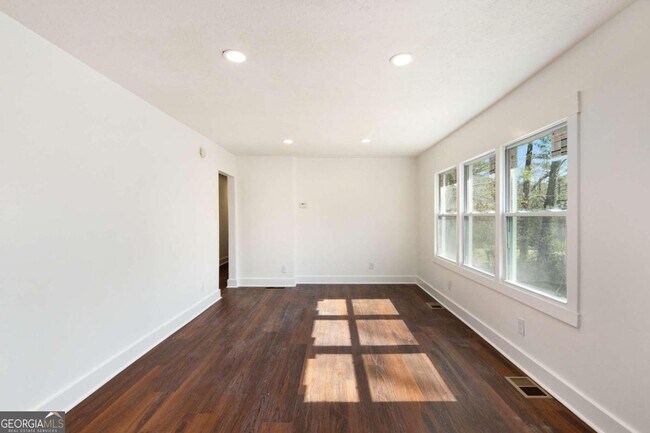 Foto del edificio - 4079 Sunset Dr SW