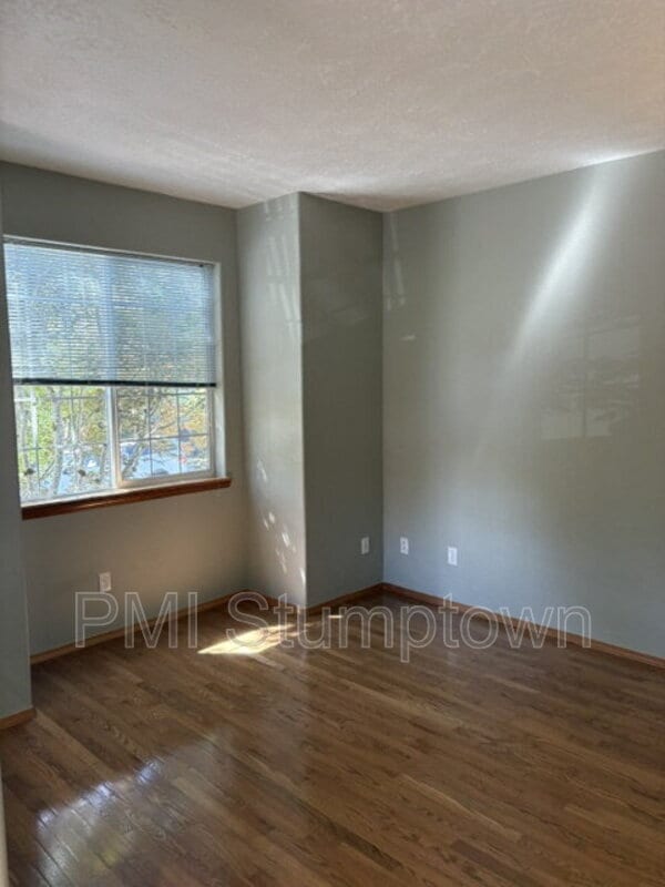 Building Photo - 14375 SE Oregon Trail Dr