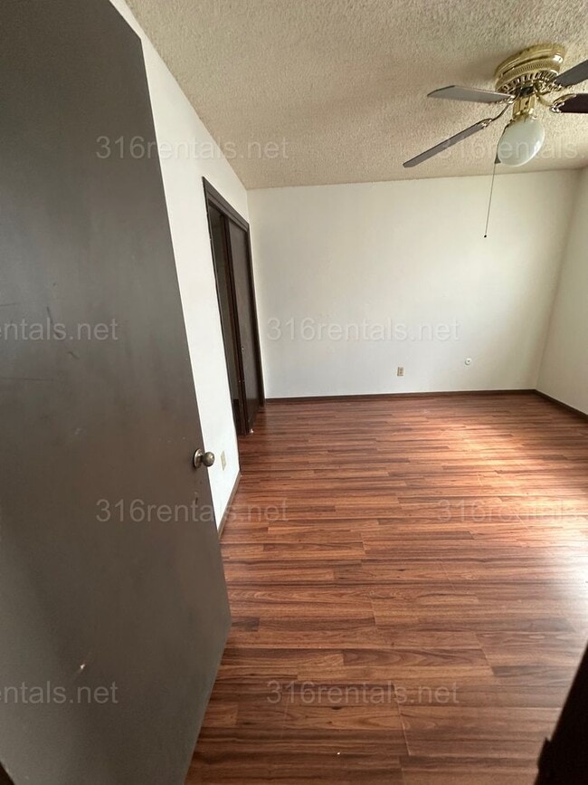 Foto del edificio - $875 - 2 bed 1.5 bath - Duplex within walking distance from Walmart