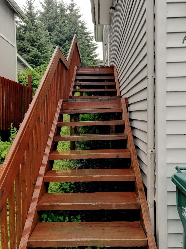 Building Photo - 1711 Larch Street, Apt. A