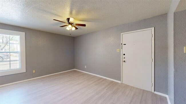 Foto del edificio - 1524 Pine Ridge Dr