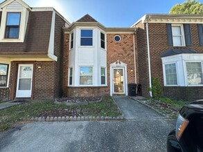 Building Photo - 2023 Candlelight Dr