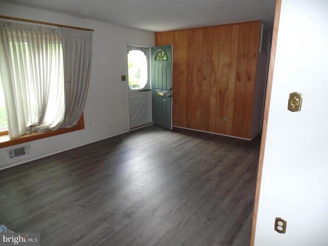 Foto del edificio - 7410 Tillman Dr