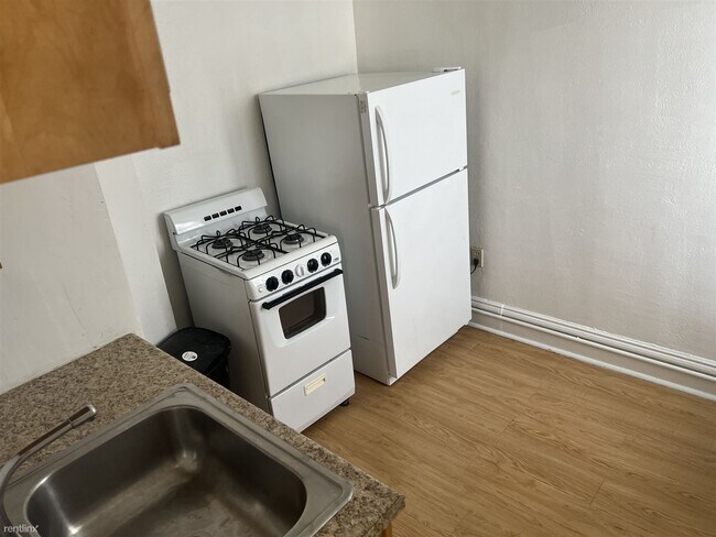 Building Photo - 1 br, 1 bath 4plex - (Dormont)  (Close To ...