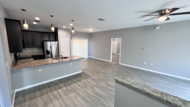 Building Photo - Beautiful 3 Bedroom, 2 Bathroom Home in Pa...