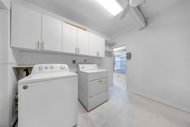 Foto del edificio - 3600 SW 26th St