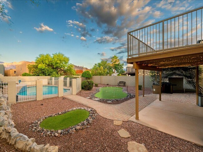 Foto del edificio - 3 Bedroom, 2.5 Bathroom With Loft. LOCATED...