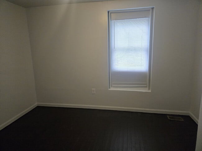 Building Photo - "5-Bedrooms with 2 Full Baths on Olive Street with 1676 sq feet!"