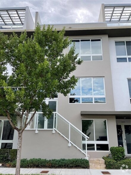 Building Photo - 6650 NW 104th Path
