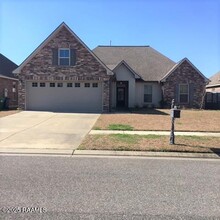 Building Photo - 405 Claystone Rd