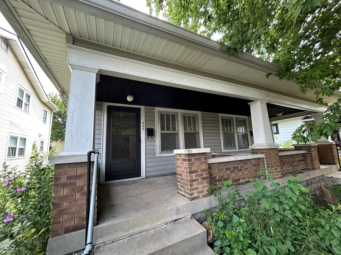 Primary Photo - 823 N Bradley Ave