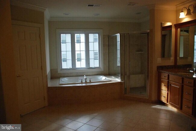 Building Photo - 24921 Somerby Dr