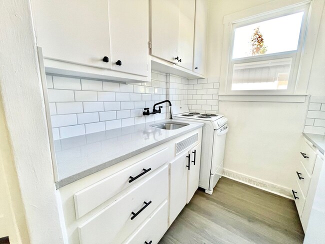 Building Photo - Beautiful Remodeled Studio on South Hill! ...