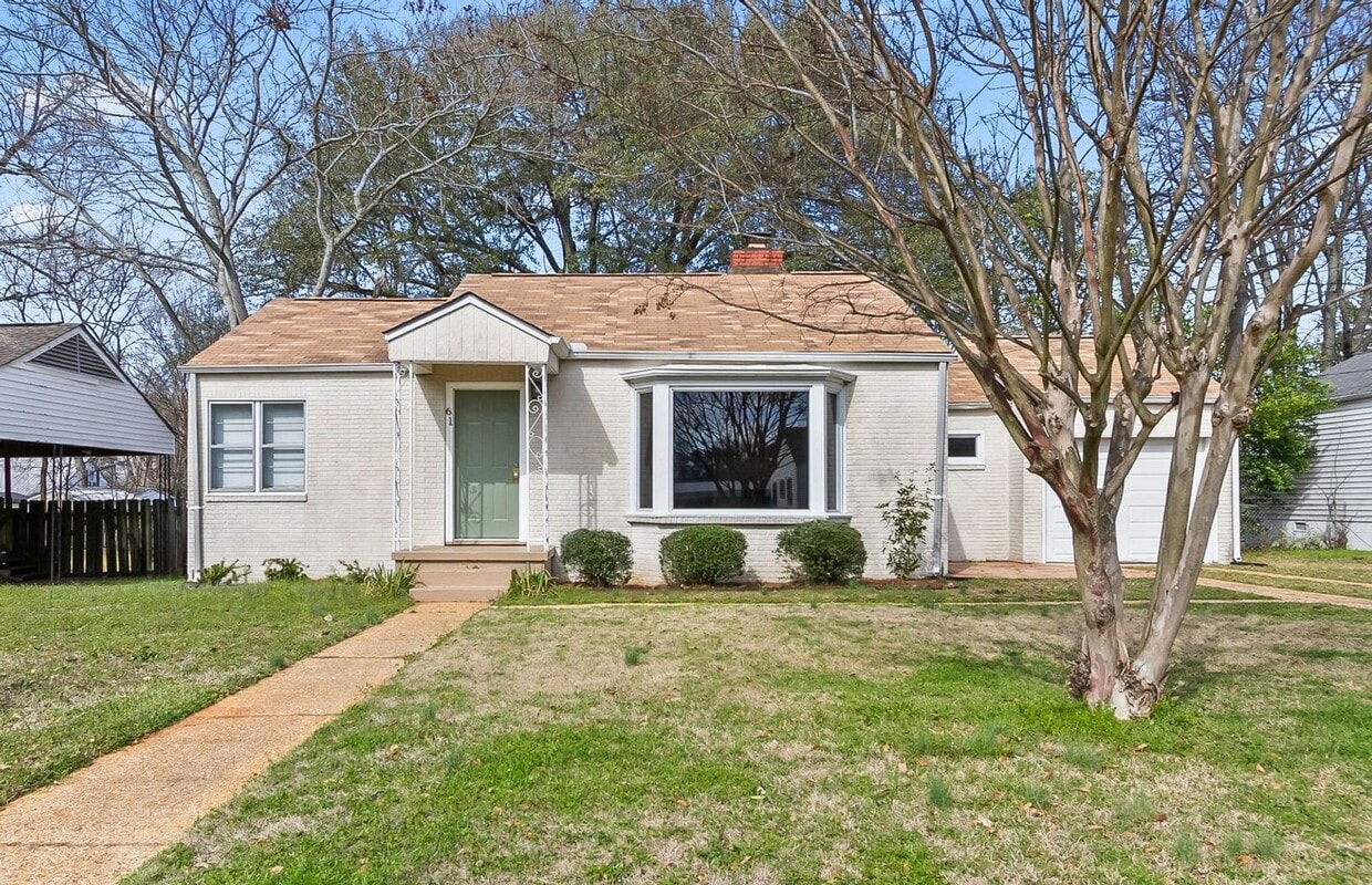 3 Bed 2 Bath Home! Available Now! - 3 Bed 2 Bath Home! Available Now!