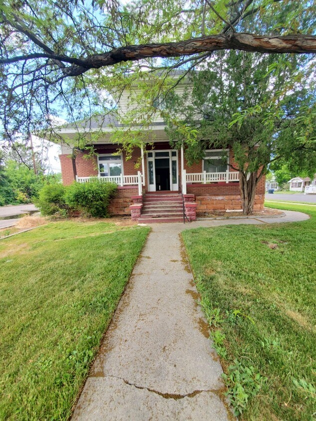 Primary Photo - 290 E Truman Ave