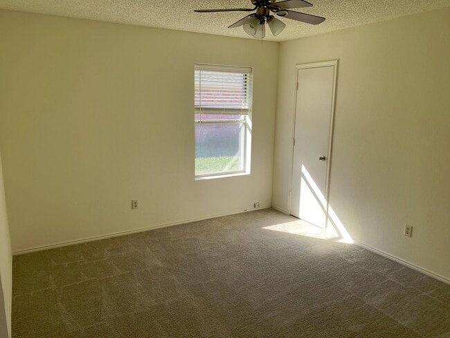 Building Photo - Single Family Home