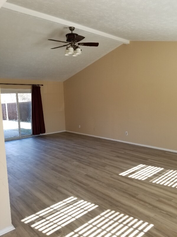 Foto del edificio - 5725 Baker Dr