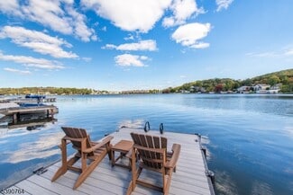 Building Photo - 7 King Rd