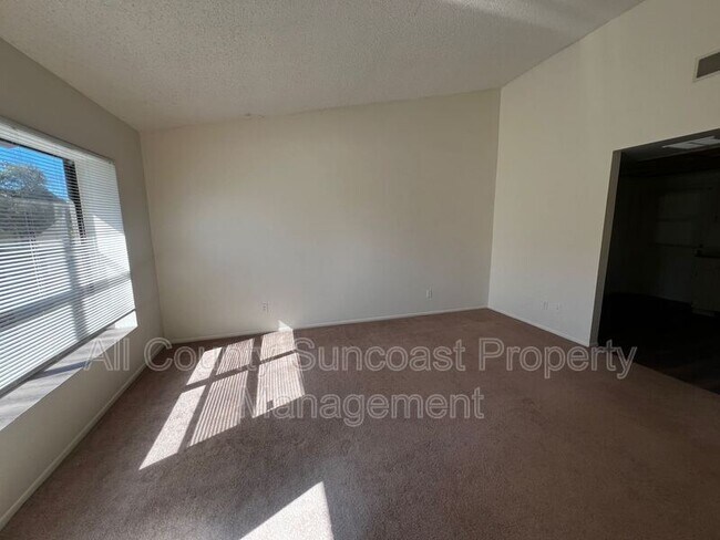 Foto del edificio - 529 E Curlew Pl