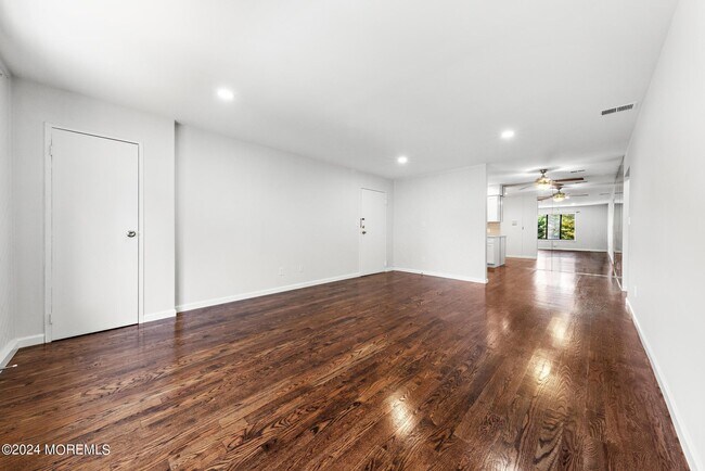 Foto del edificio - 1330 NJ-71