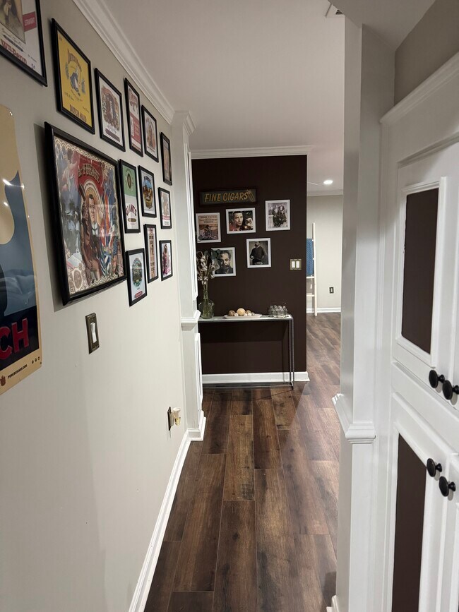 Building Photo - 2312 Azalea Dr