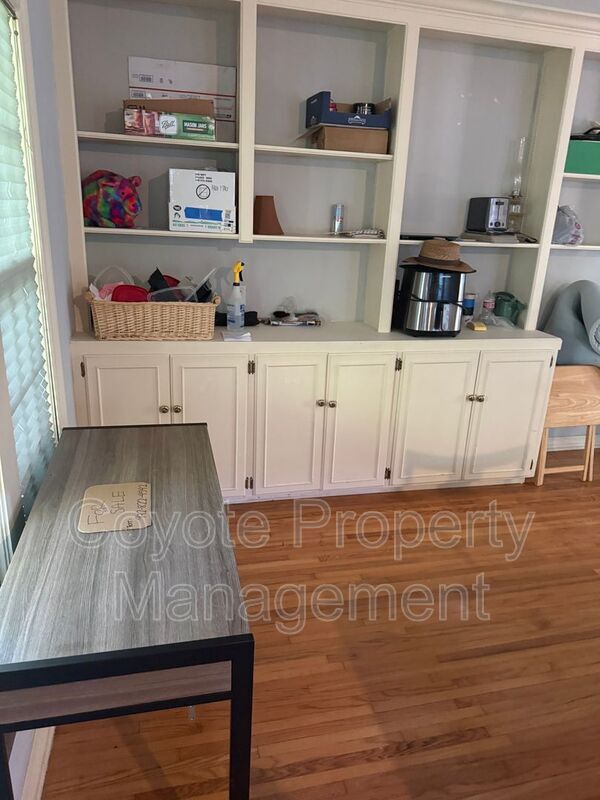 Foto del edificio - 1524 S Jamestown Ave