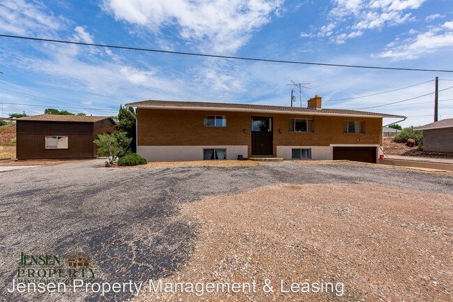 Building Photo - 5 br, 3 bath House - 2600 Santa Clara Drive