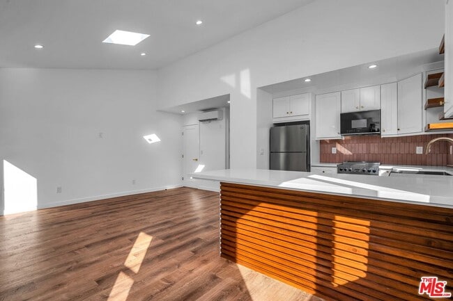 Building Photo - 8430 Wiley Post Ave