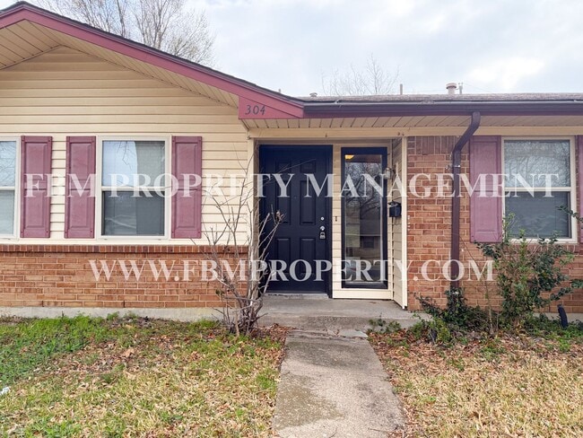 Foto del edificio - 304 Clary Dr