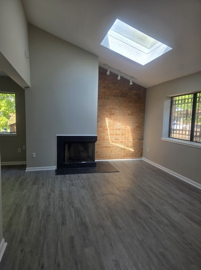 Foto del edificio - 3452 Summit Ct NE