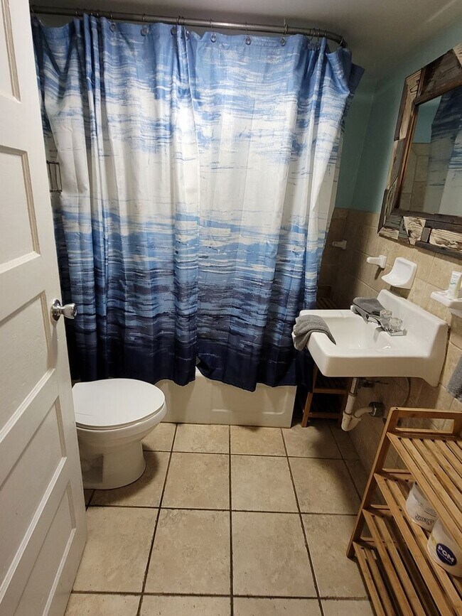 Building Photo - Beautiful 3 Bedroom 2 bath home