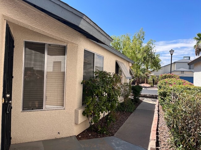 Building Photo - 11207 N 59th Dr
