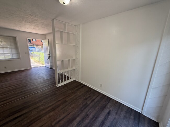 Foto del edificio - 1071-1073 Laurel Ln NW