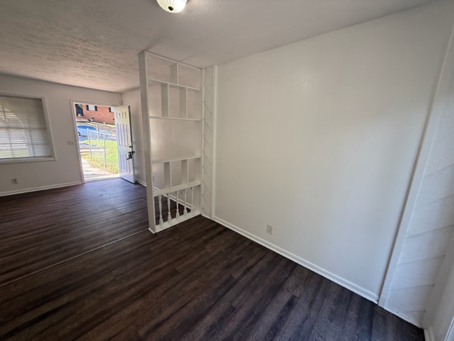 Building Photo - 1071-1073 Laurel Ln NW