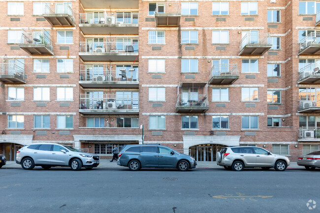 Building Photo - The Crown 580 Condos