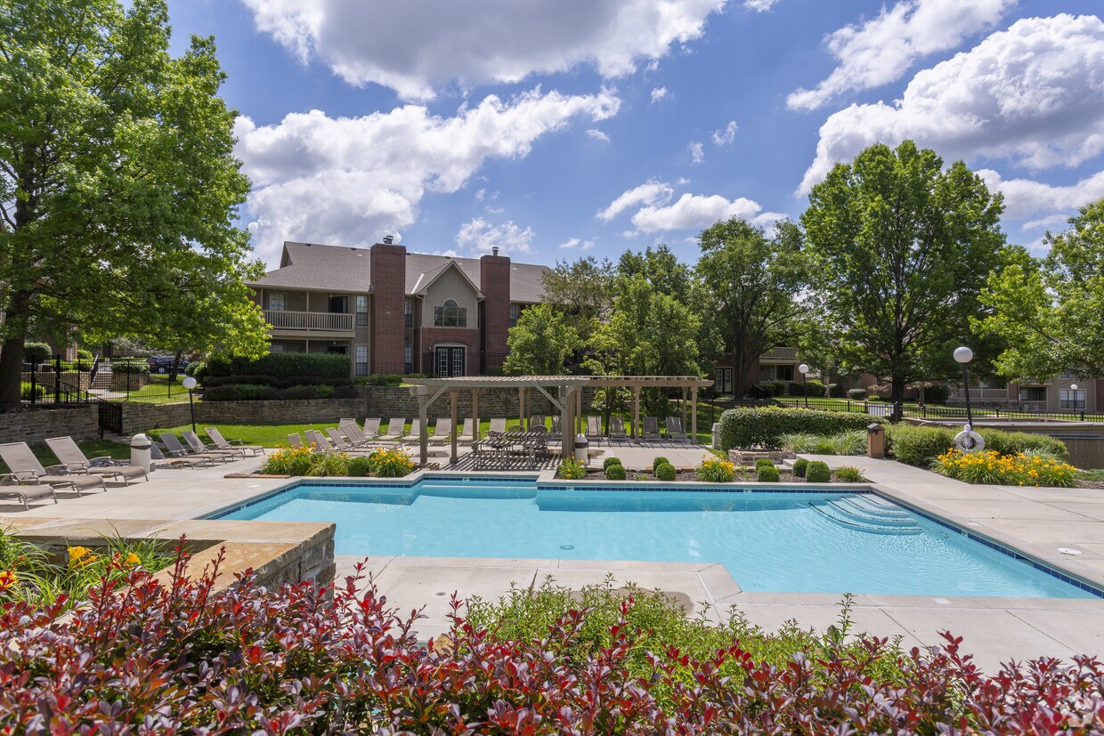 Highland Park Apartments 10334 Goddard St Overland Park, KS