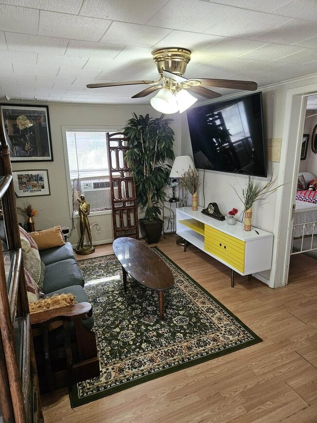 Building Photo - 309 Pecan St