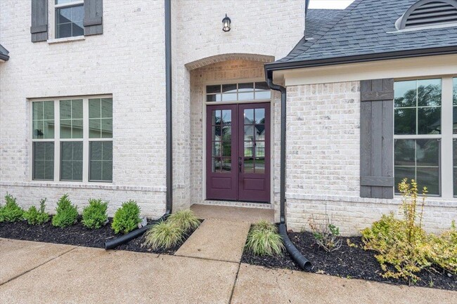 Building Photo - 5143 Lawrenceburg Ln