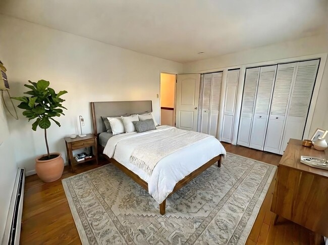 Building Photo - 3 Bedroom 2.5 Bathroom Townhome in Camp Hill!