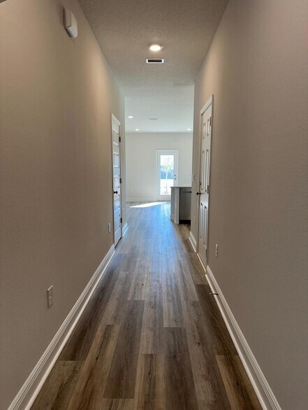 Foto del edificio - 5737 Stellarjay St