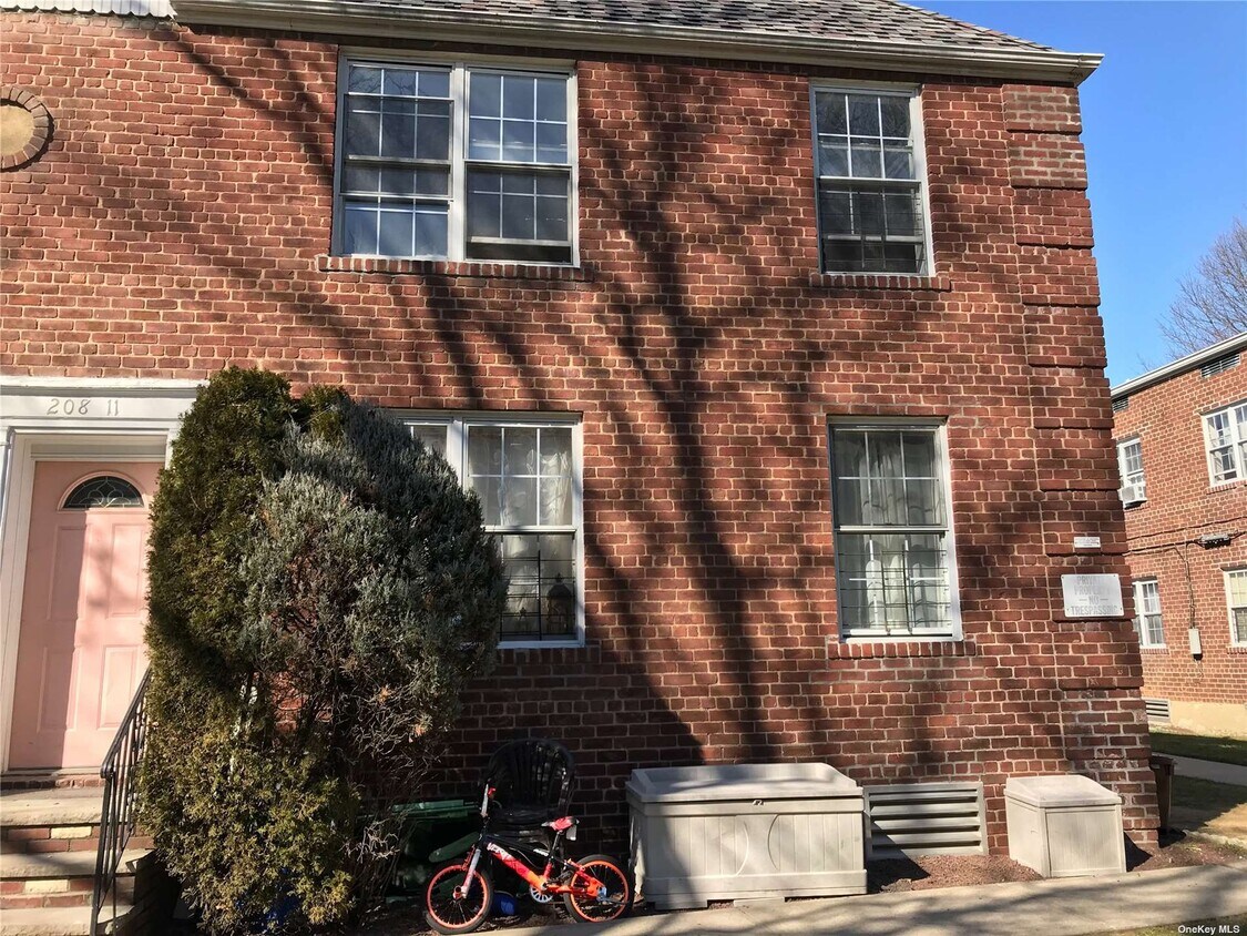 Primary Photo - 208-11-208-41 41st Ave