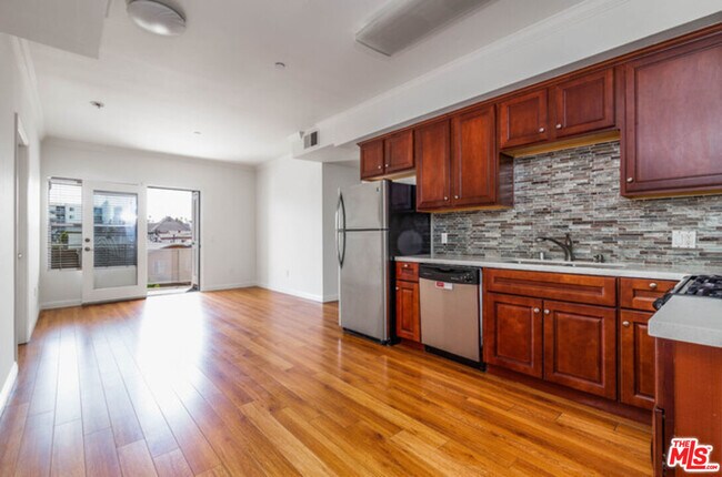 Foto del edificio - 1025 Dewey Ave