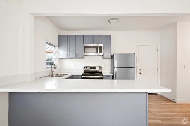 Building Photo - 411 E Burnett St
