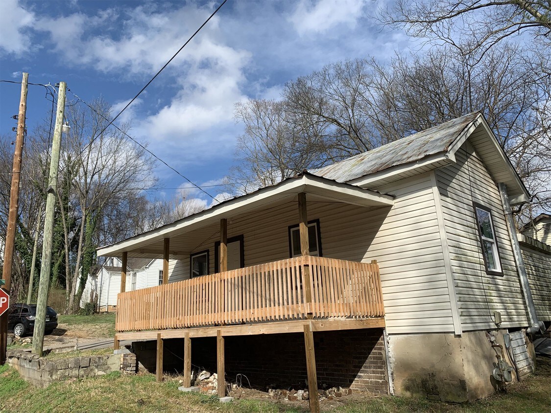 311 N Hill St, Athens, TN 37303 House Rental in Athens, TN