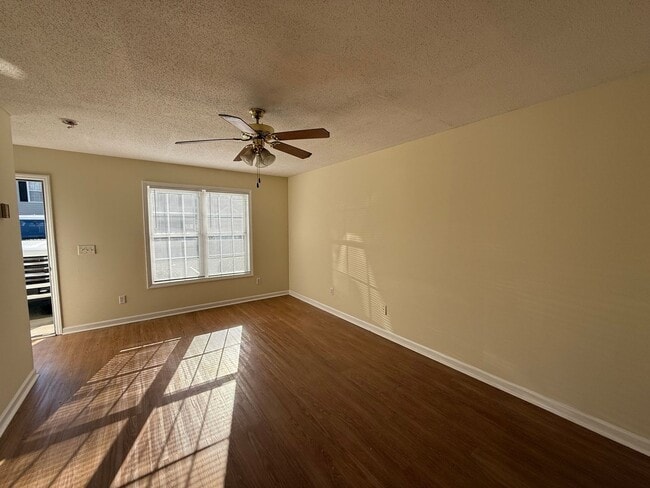 Foto del edificio - Two bedroom, 1.5 townhouse in Graham (Park...