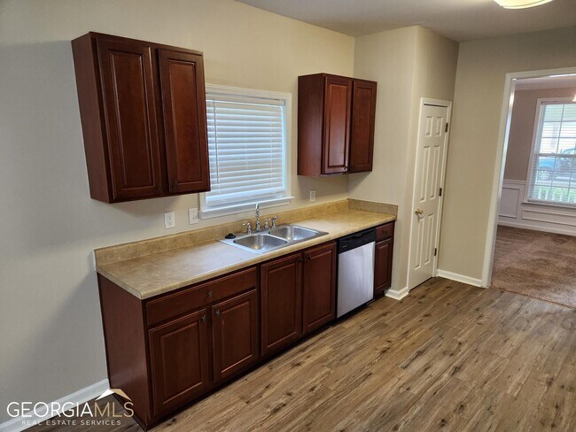 Building Photo - 944 Mill Creek Ave