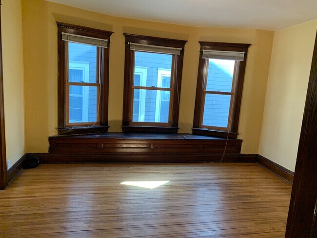 Foto del edificio - 75 Inwood Pl