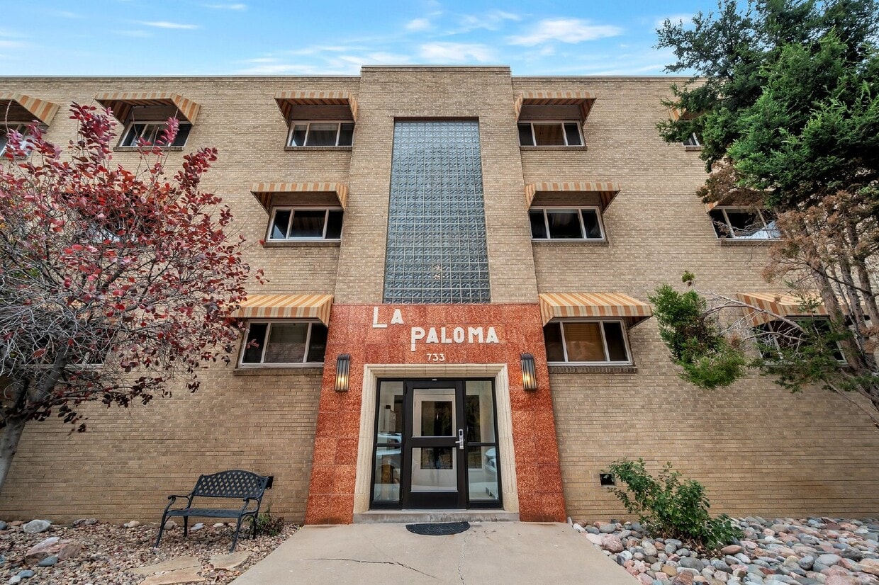 Large two Bed / One bath condo in great Art deco building near Washington park. - Large two Bed / One bath condo in great Art deco building near Washington park.