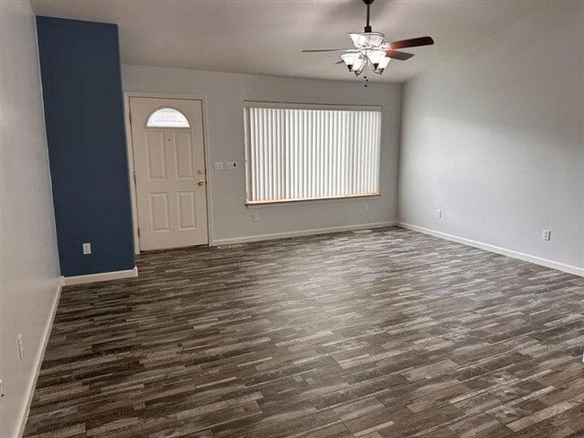 Building Photo - Three Bedroom - Low maintenance, west-end,...